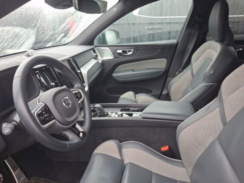 Used 2022 Volvo XC60 B6 R-Design w/ Advanced Package image 10