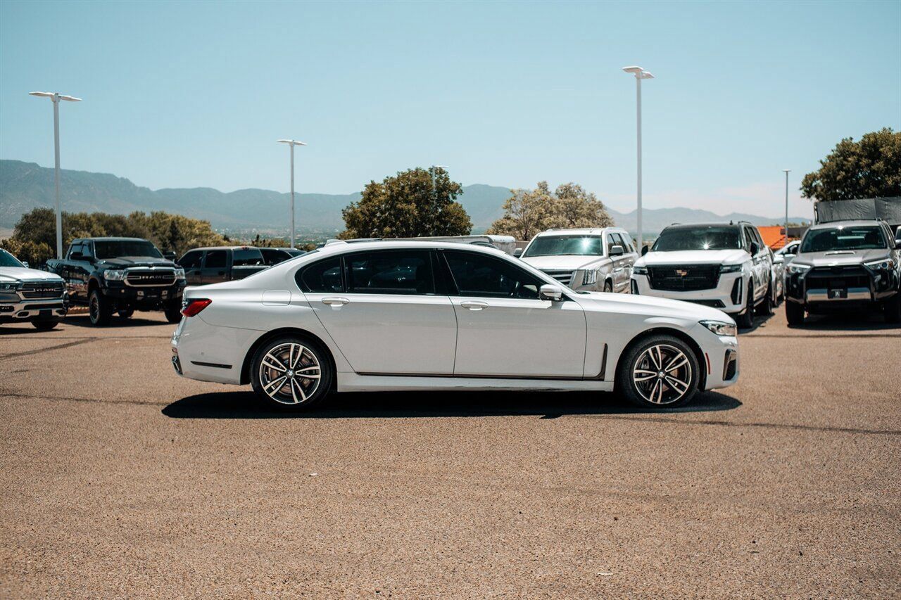 Used 2022 BMW 750i xDrive w/ M Sport Package AWD/4WD image 8