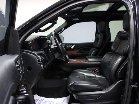Used 2019 Lincoln Navigator L Select w/ Technology Package image 12