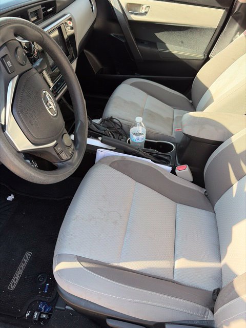 Used 2018 Toyota Corolla LE FWD image 3