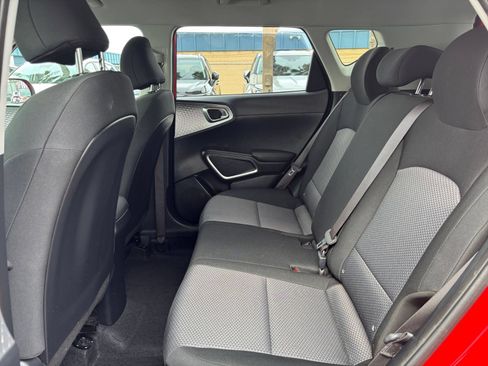 Used 2025 Kia Soul LX w/ LX Technology Package FWD image 23