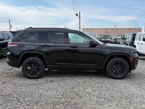 New 2026 Jeep Grand Cherokee Altitude image 2