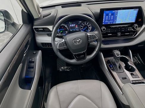 Used 2021 Toyota Highlander Platinum image 24