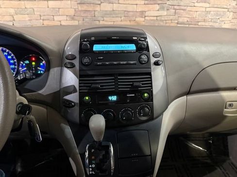Used 2010 Toyota Sienna LE FWD image 20