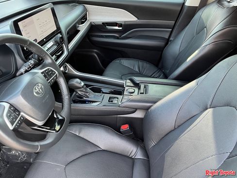 Certified 2024 Toyota Grand Highlander FWD image 21