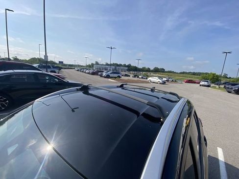 Used 2024 Nissan Kicks SV FWD image 3