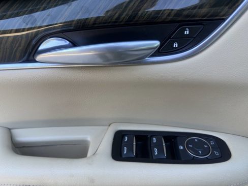 Used 2017 Cadillac XT5 Base 4dr SUV image 20