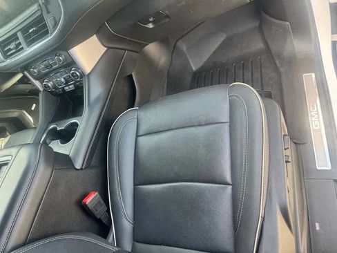 Used 2023 GMC Yukon XL SLT AWD/4WD image 15