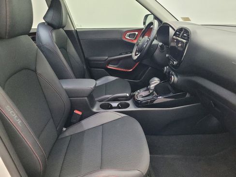 Used 2025 Kia Soul GT-Line image 21