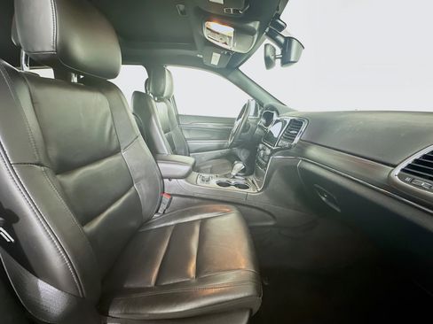 Used 2022 Jeep Grand Cherokee Limited image 32