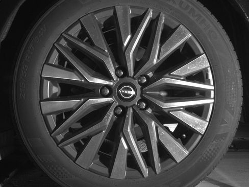 Used 2025 Nissan Altima 2.5 SV FWD image 14
