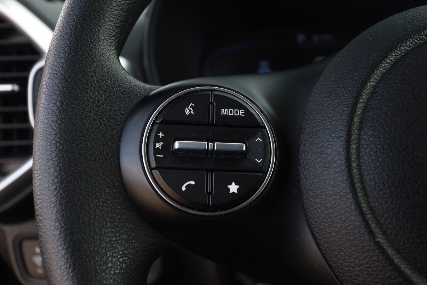 Used 2025 Kia Soul LX w/ LX Technology Package FWD image 11
