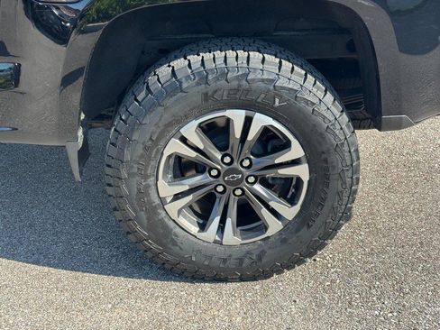 Used 2022 Chevrolet Colorado Z71 AWD/4WD image 10