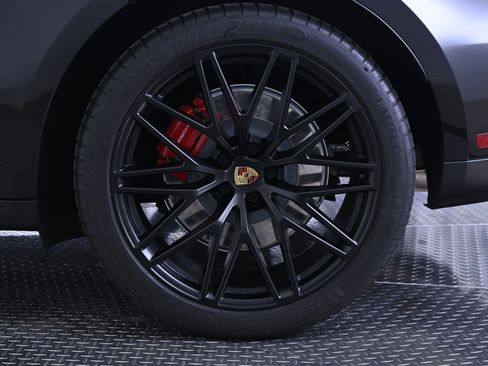 Used 2025 Porsche Macan GTS image 12