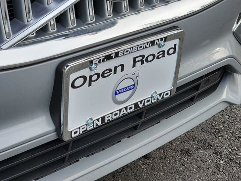 Certified 2024 Volvo XC90 B6 Plus image 30