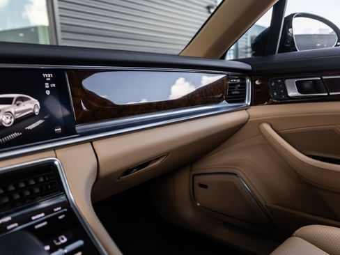 Certified 2023 Porsche Panamera 4 Platinum Edition AWD/4WD image 34
