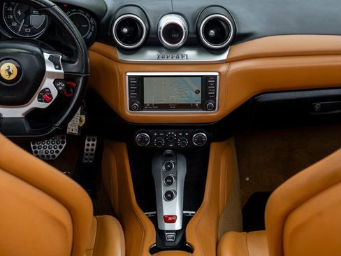 Used 2015 Ferrari California T RWD image 19