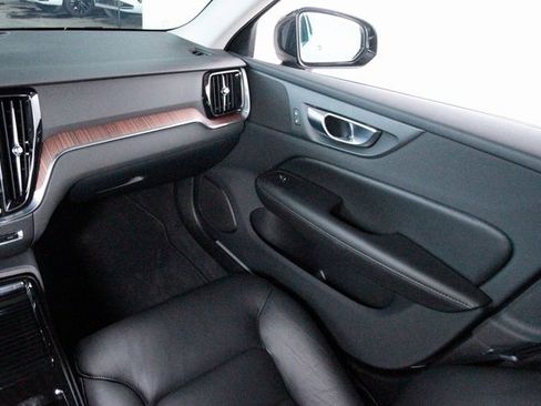 Used 2023 Volvo S60 T8 Plus image 7