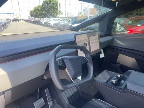 Used 2025 Tesla Cybertruck AWD Crew Cab image 8