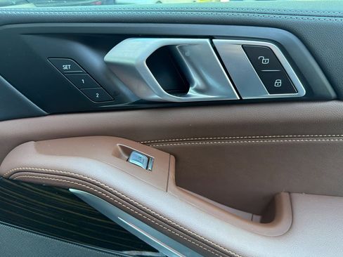 Certified 2024 BMW X7 xDrive40i w/ Premium Package image 23