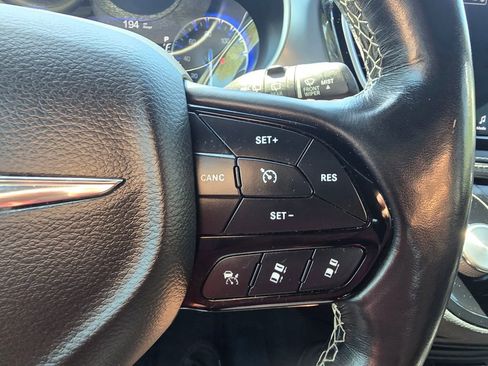 Used 2021 Chrysler Pacifica Touring-L w/ Premium & Safety Sphere Group AWD/4WD image 21