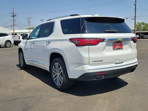 Used 2023 Chevrolet Traverse High Country FWD image 3