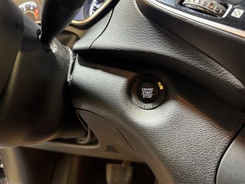 Used 2019 Jeep Cherokee Limited image 29