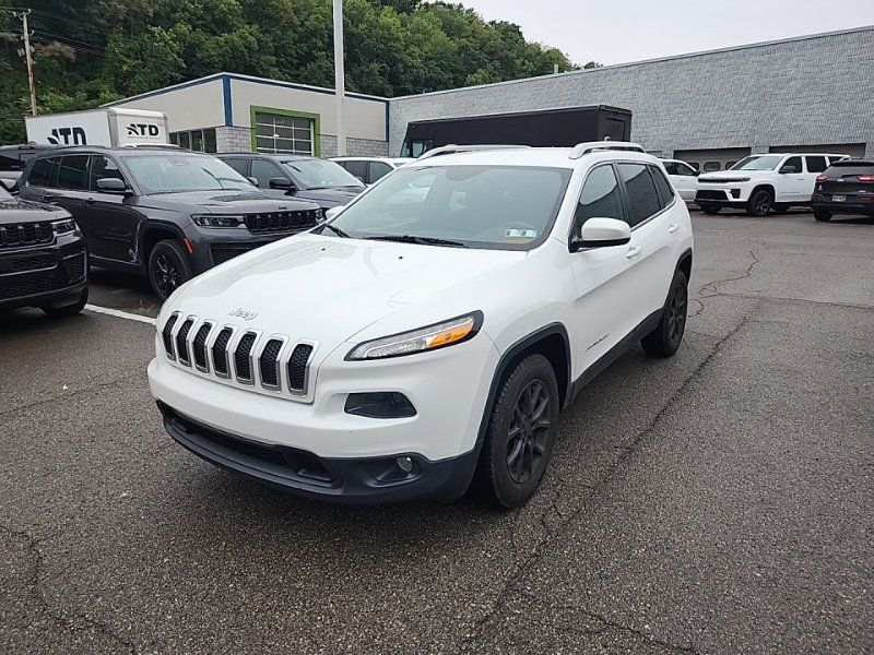 Used 2016 Jeep Cherokee Latitude w/ Cold Weather Group AWD/4WD image 3
