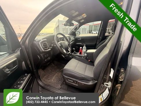 Used 2020 Toyota Tacoma TRD Sport image 12