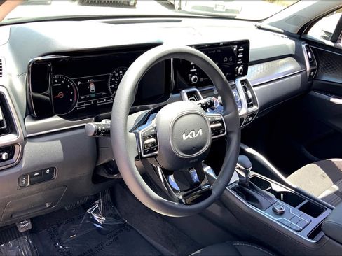 Used 2022 Kia Sorento LX image 18