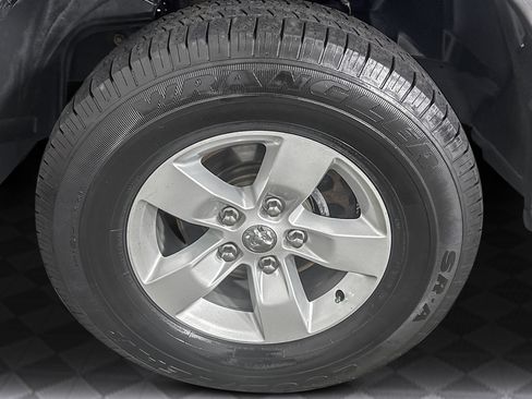 Used 2017 RAM 1500 Express image 31