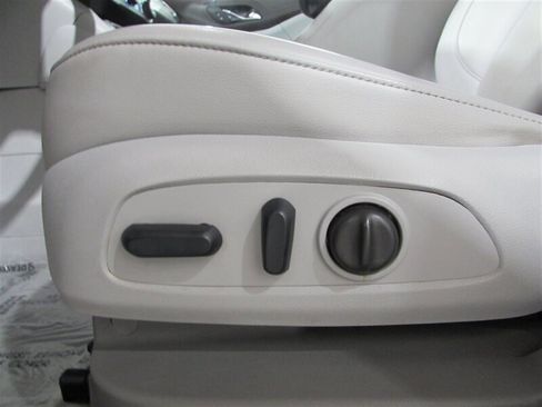 Used 2023 GMC Acadia SLT image 38