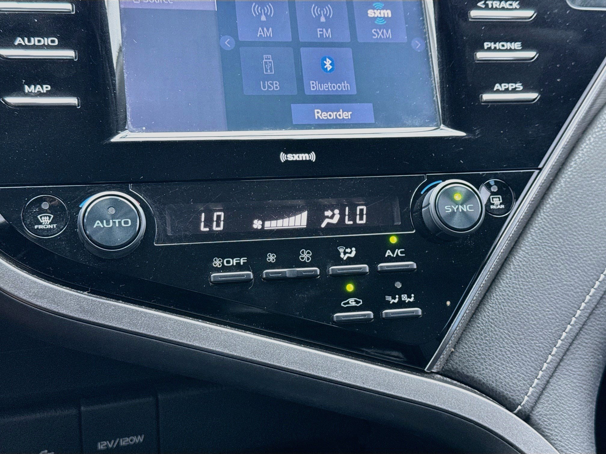 Used 2020 Toyota Camry SE w/ Carpet Mat Package FWD image 12