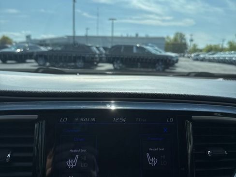Certified 2019 Chrysler Pacifica Touring-L image 9