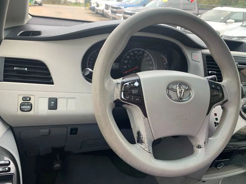 Used 2011 Toyota Sienna LE image 10