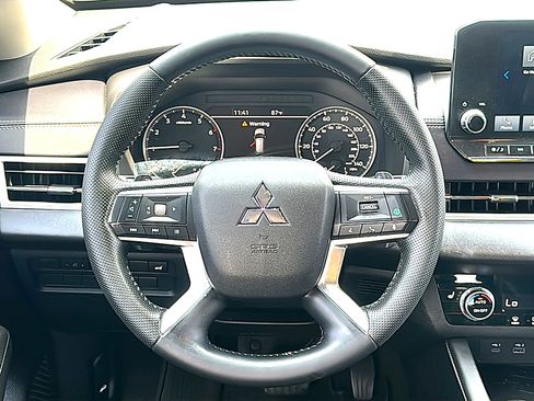 Used 2023 Mitsubishi Outlander SE AWD/4WD image 26
