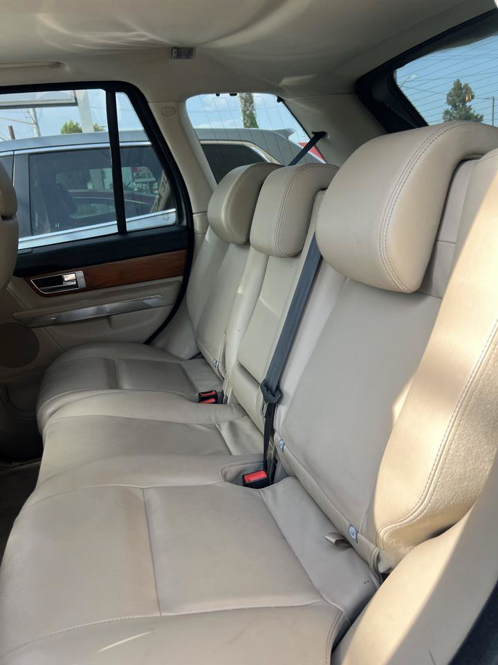 Used 2011 Land Rover Range Rover Sport HSE AWD/4WD image 6