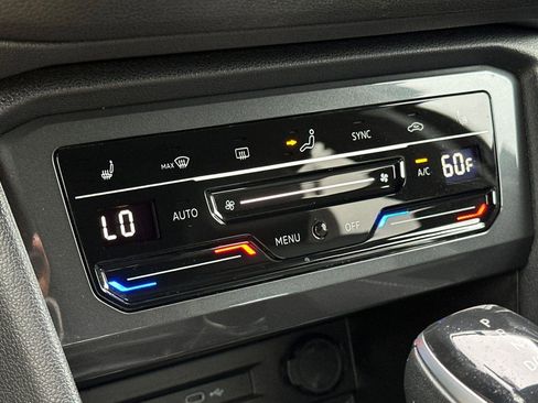 Used 2022 Volkswagen Tiguan SE R-Line image 24