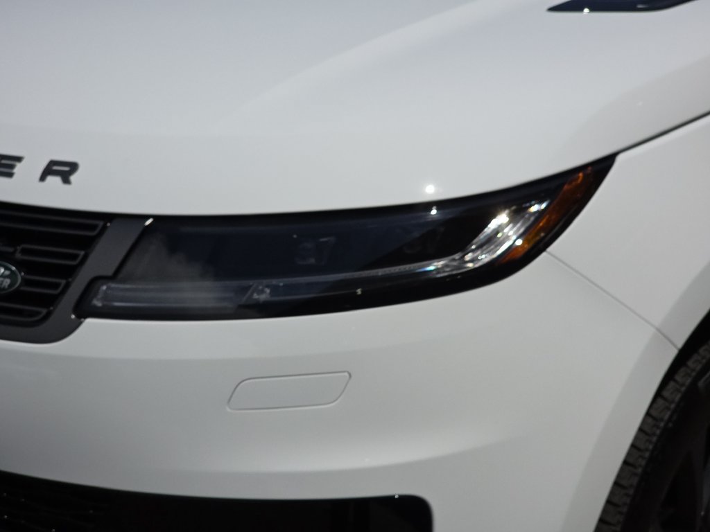 New 2026 Land Rover Range Rover Sport SE AWD/4WD image 21