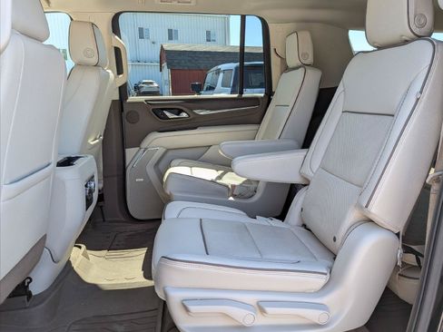 Used 2023 GMC Yukon XL Denali AWD/4WD image 24