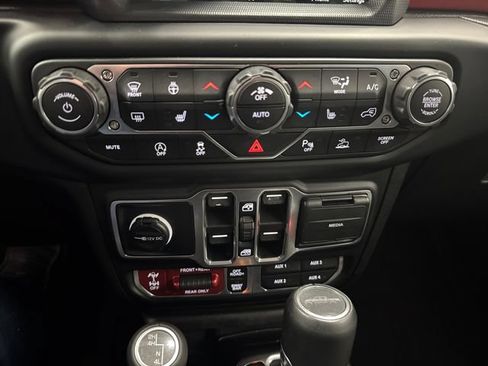 Used 2020 Jeep Gladiator Rubicon AWD/4WD image 3