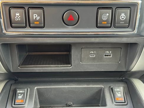 Used 2020 Nissan Titan SL w/ Protection Package 1 AWD/4WD image 29