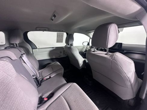 Used 2024 Toyota Sienna LE AWD/4WD image 12