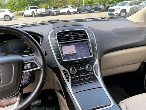 Used 2019 Lincoln Nautilus Reserve AWD/4WD image 18
