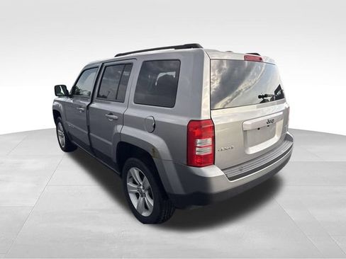 Used 2014 Jeep Patriot Latitude AWD/4WD image 5