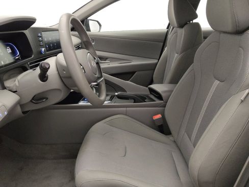 Used 2024 Hyundai Elantra SE image 17