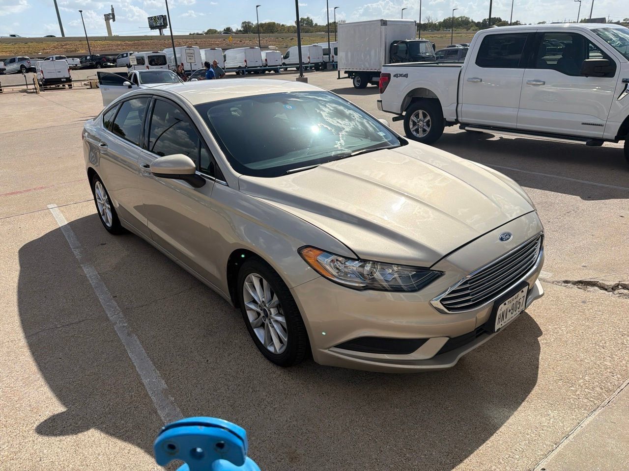 Used 2017 Ford Fusion SE w/ Fusion SE Technology Package FWD image 6