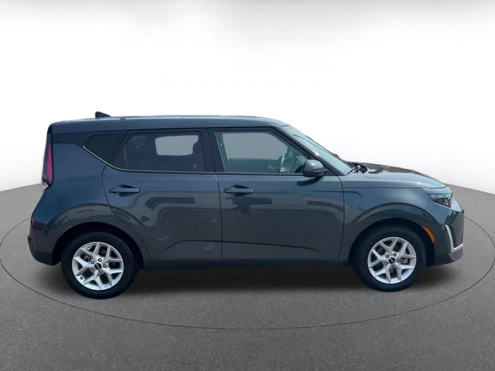 Used 2025 Kia Soul LX w/ LX Technology Package FWD image 15