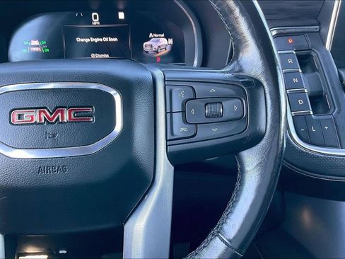 Used 2022 GMC Yukon XL SLT w/ SLT Premium Package image 11