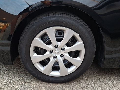 Used 2026 Toyota Corolla LE FWD image 4